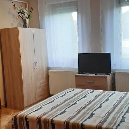 Flora Apartman Gyula Extérieur photo