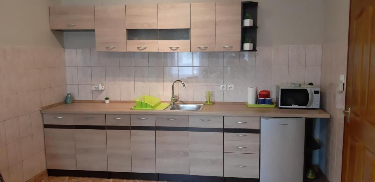 Flora Apartman Gyula Extérieur photo