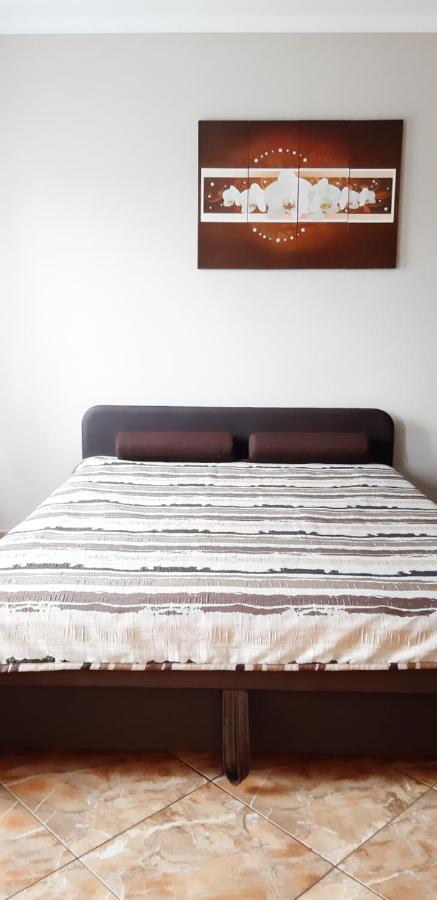 Flora Apartman Gyula Extérieur photo