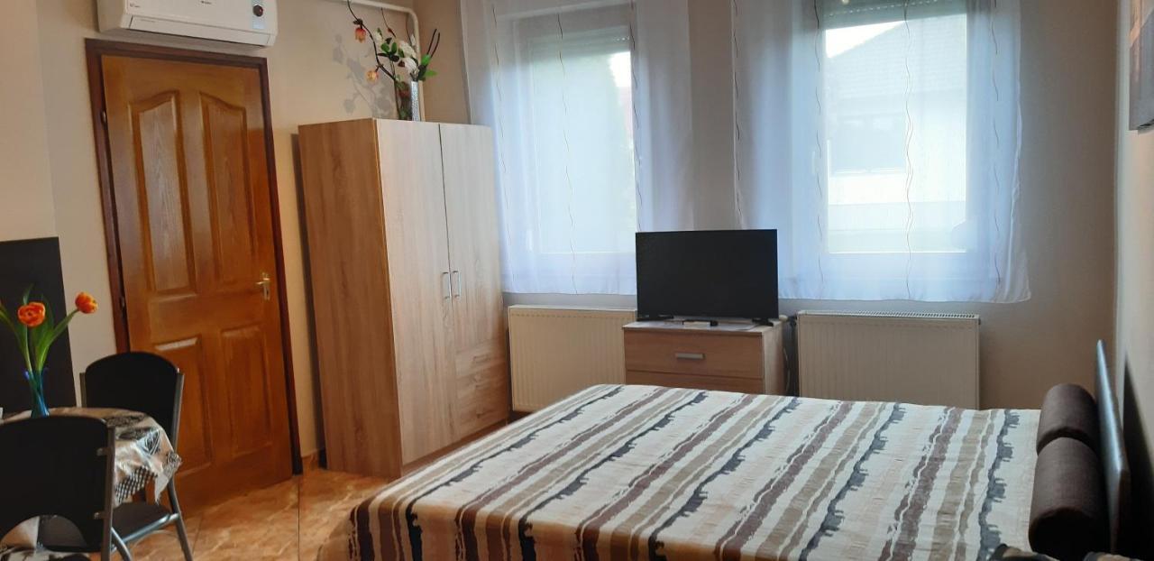 Flora Apartman Gyula Extérieur photo