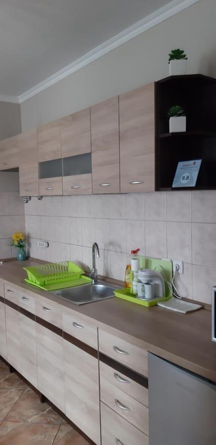 Flora Apartman Gyula Extérieur photo