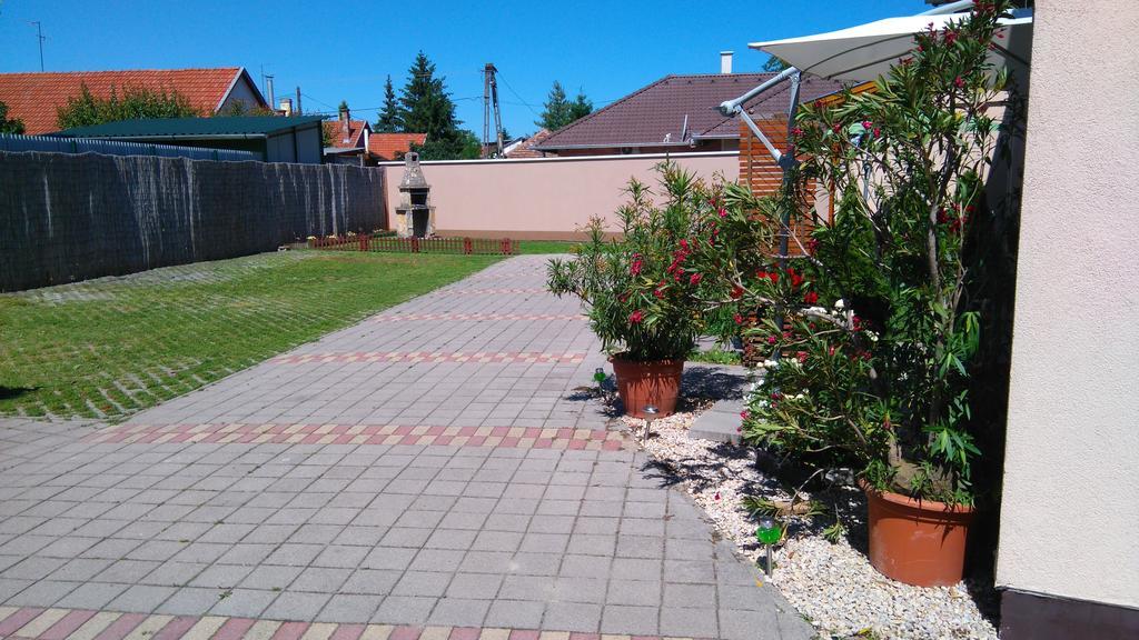 Flora Apartman Gyula Extérieur photo