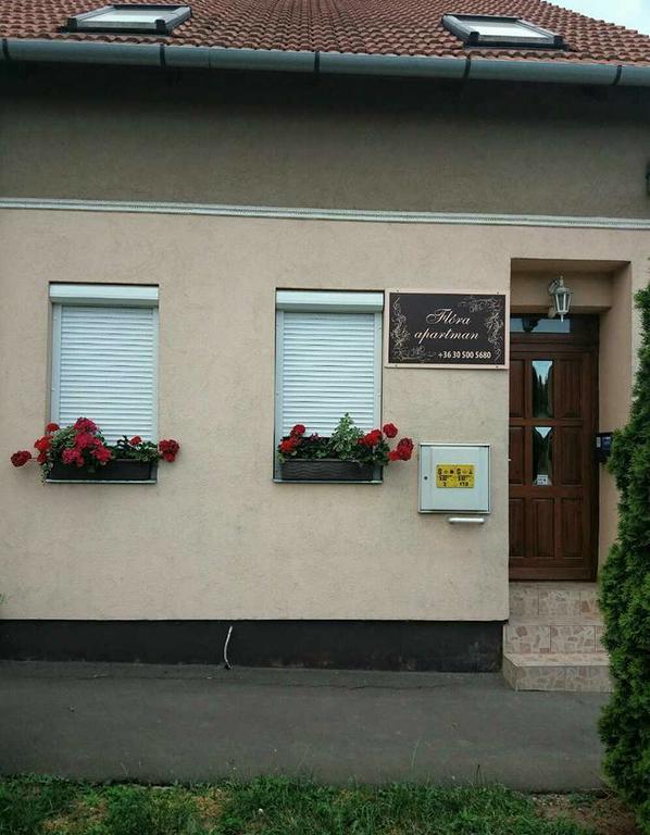 Flora Apartman Gyula Extérieur photo